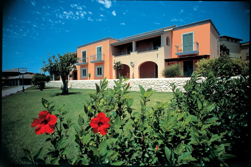 Igv Club Baia Samuele Hotel Sampieri Buitenkant foto